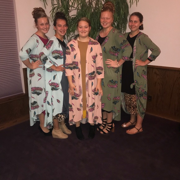 Meet your Posher, Stephanie😊 - Picture 7 of 8